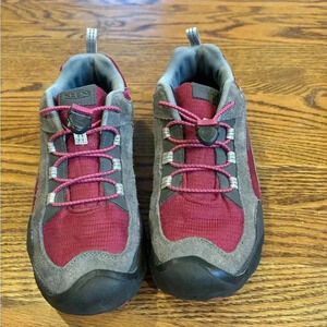 Keen shoes size US Women’s 7.5/ EU 38